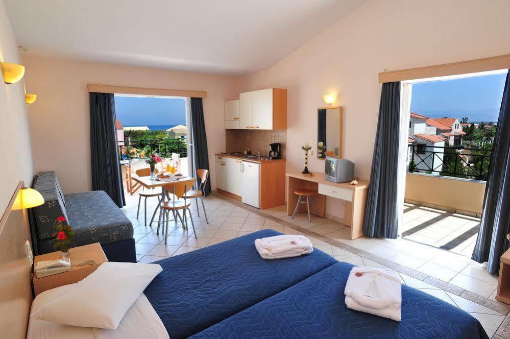 Thinalos Aparthotel Acharavi  Exterior photo