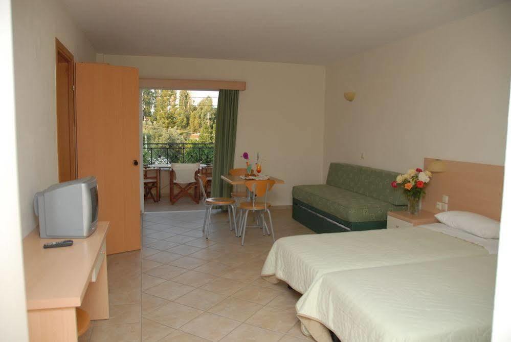 Thinalos Aparthotel Acharavi  Exterior photo